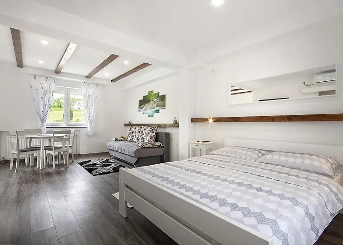 Studio Apartments Kaya